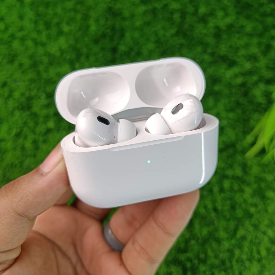 Airpods Pro 2nd Generation ( সাদা ৫০০ কালো ৫৫০ টাকা )